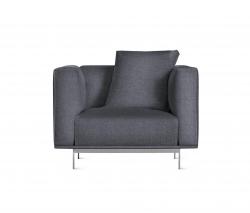 Изображение продукта Design Within Reach Bilsby кресло с подлокотниками с обивкой из ткани