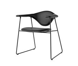 Изображение продукта GUBI Masculo кресло