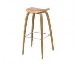 Изображение продукта GUBI Gubi 2D Stool - Wood Base