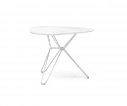 Изображение продукта Massproductions Tio Triangular Low стол Marble
