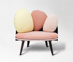 Изображение продукта Petite Friture Nubilo Multicolors кресло с подлокотниками